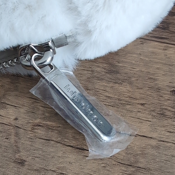 Lululemon White Furry Belt Bag - Picture 4 of 5